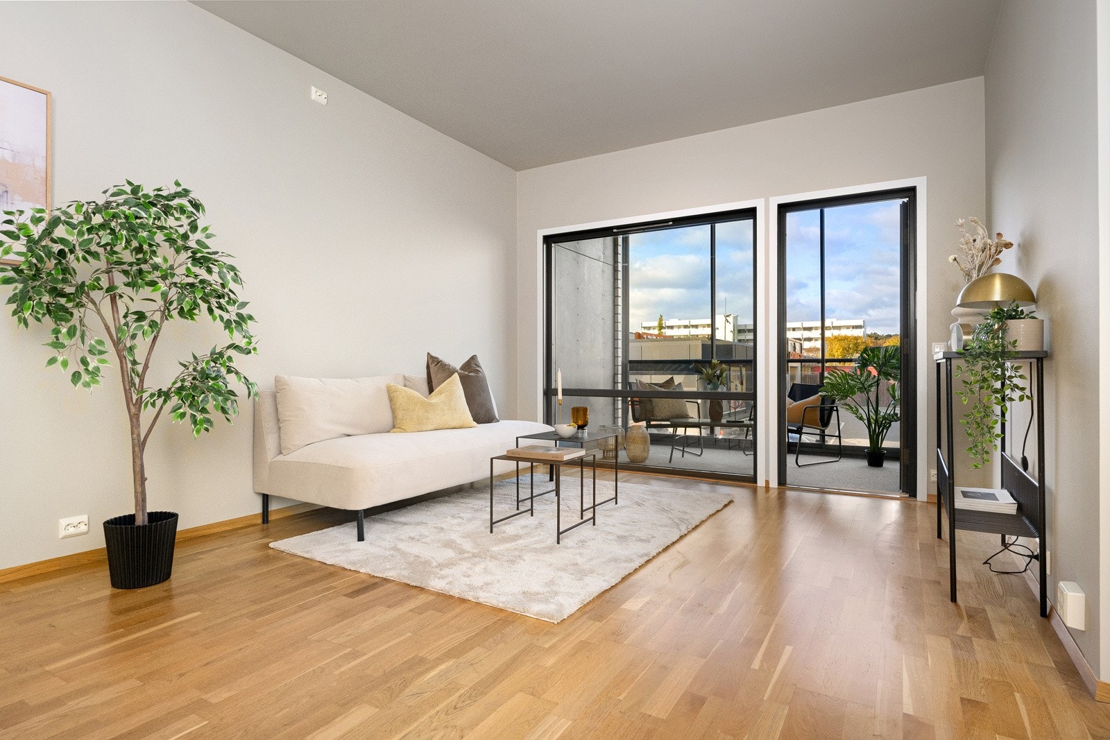 PrivatMegleren v/Eiendomsmegler MNEF Bjørn Tore Vigdel presenterer Langflåtveien 8 for salg! Galleribilde