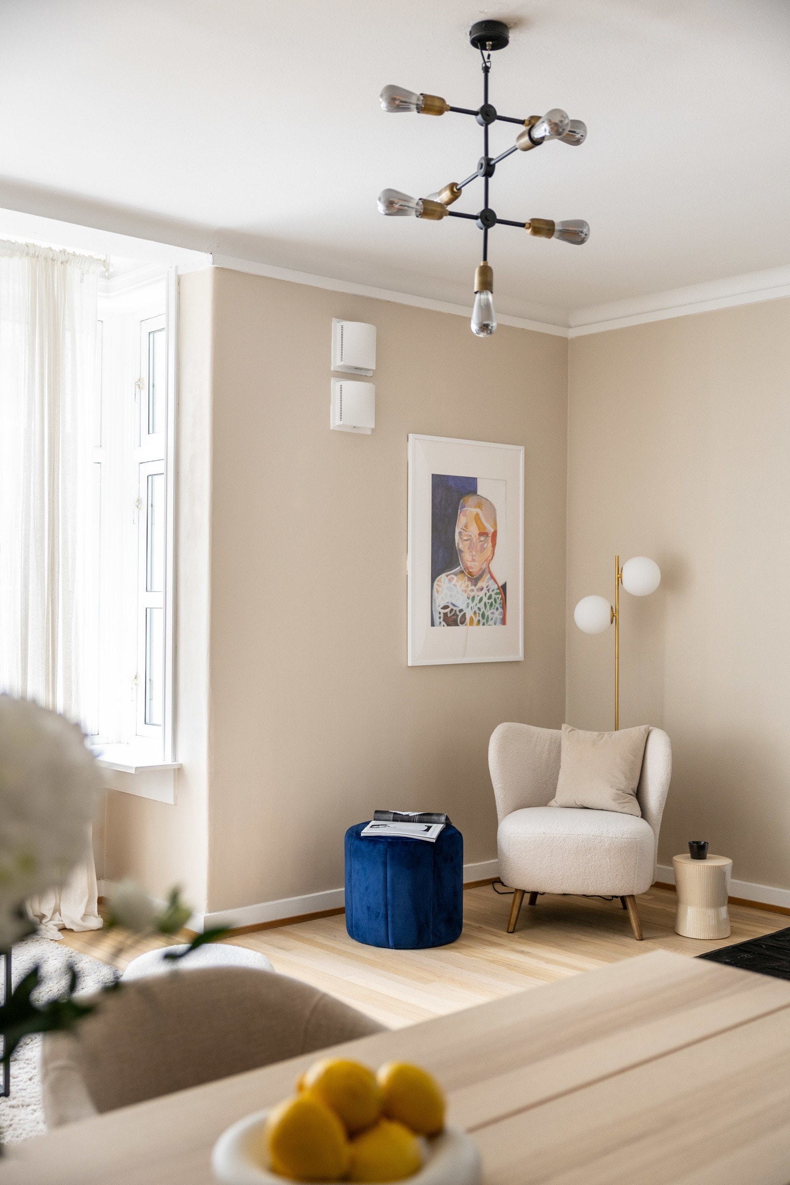 Gulvflatene i leiligheten er belagt med heltre. Galleribilde