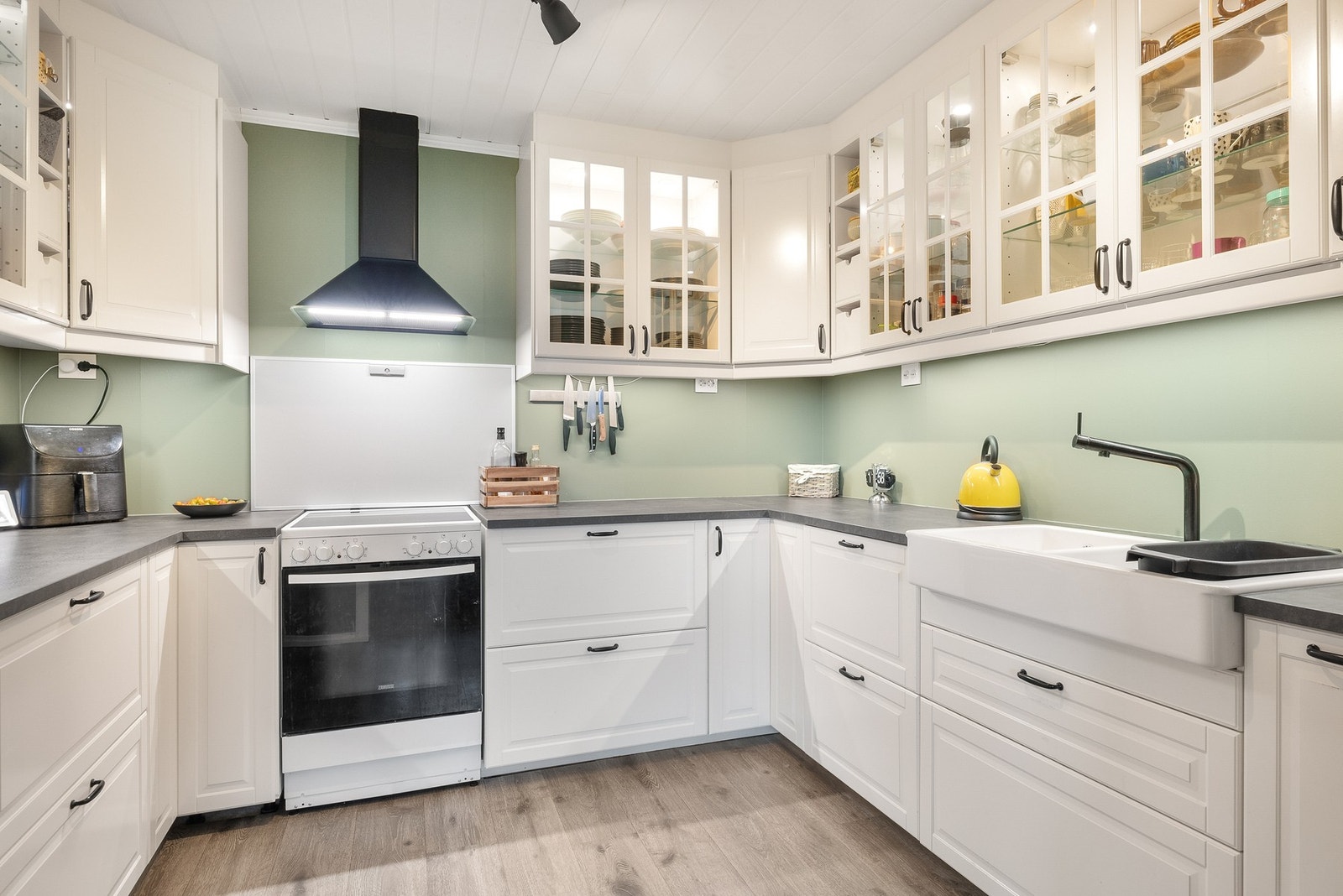 Innbydende kjøkken fra 2019 Galleribilde