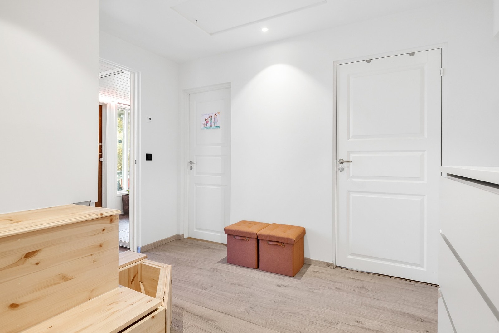 Lys og romslig entrè Galleribilde