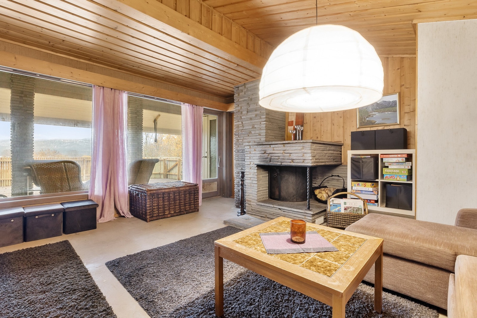 Fra stuen er det adkomst til nyoppført balkong mot sør-vest Galleribilde