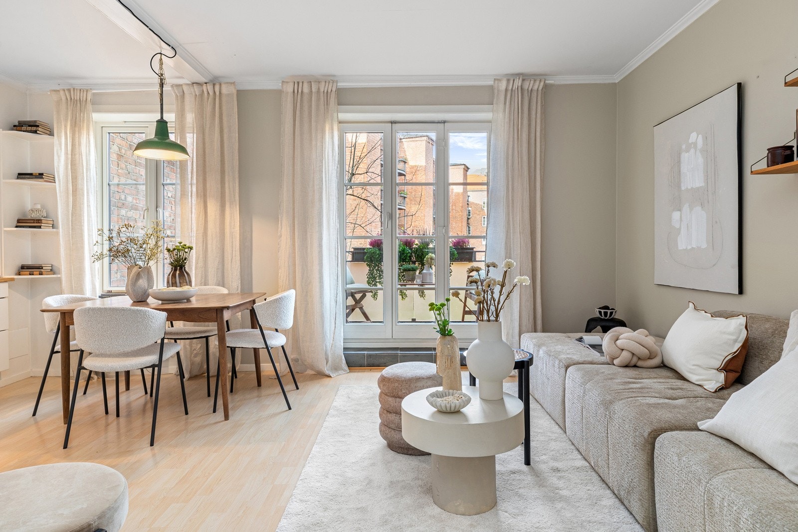 Tor Martin Tinderholt v/Privatmegleren Aksept har gleden av å ønske velkommen til Jens Bjelkes gate 18B! Galleribilde