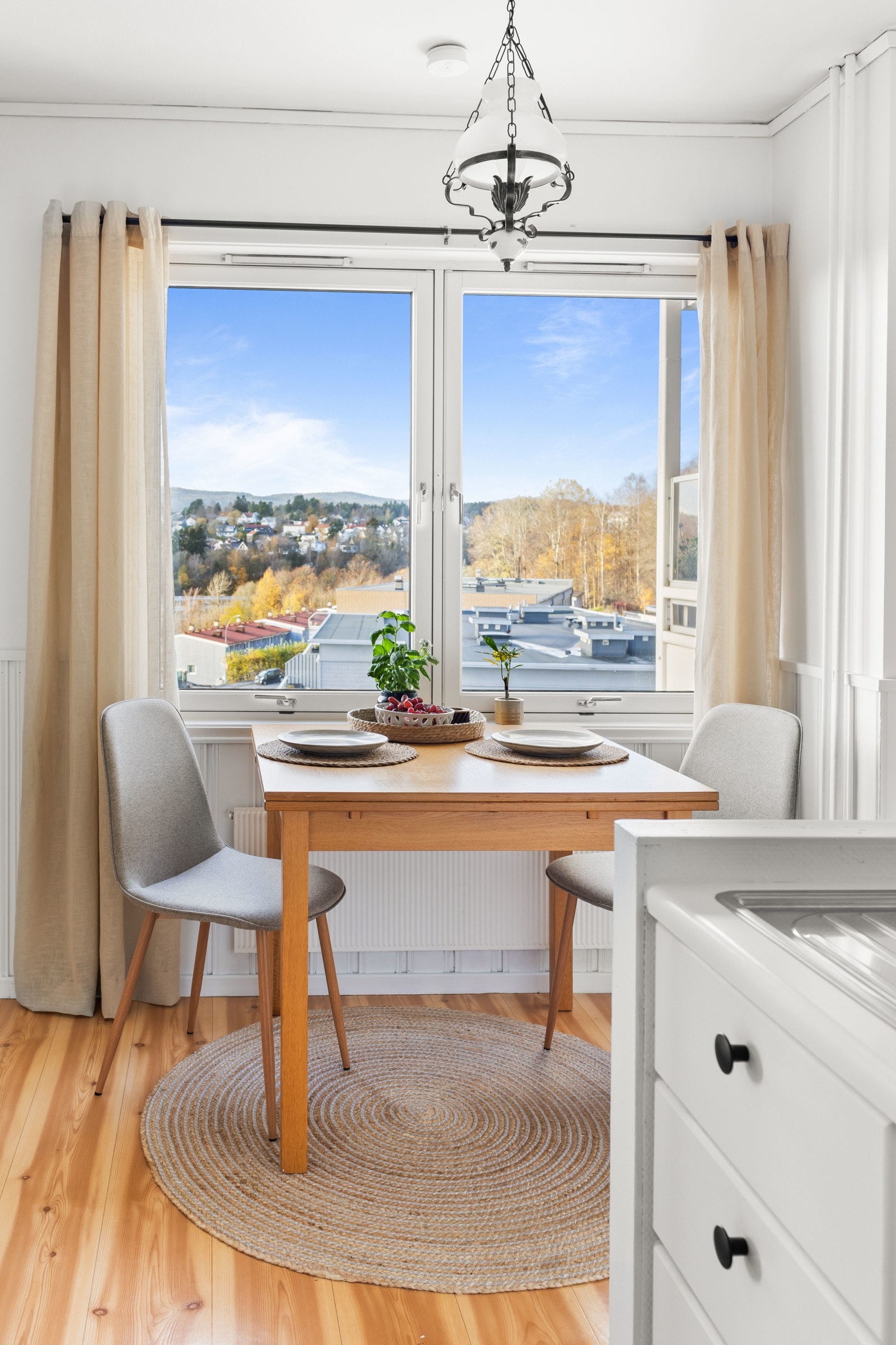 God plass til kjøkkenbord. Galleribilde