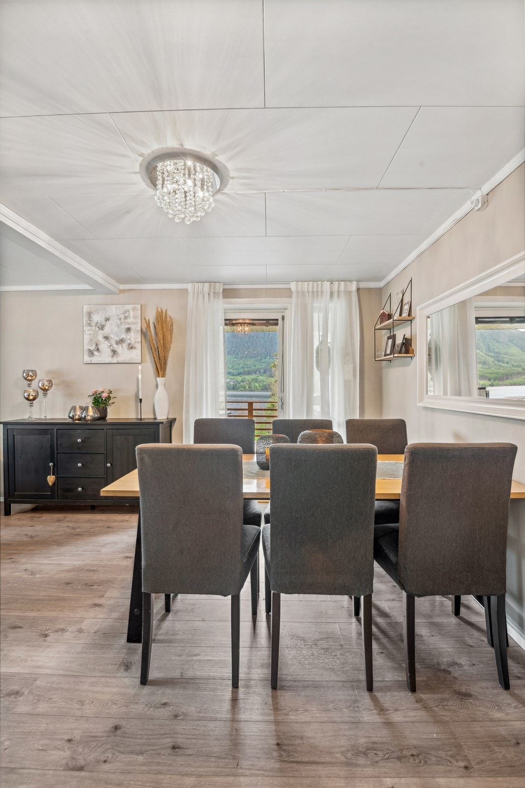 Stue/spisestue. Galleribilde