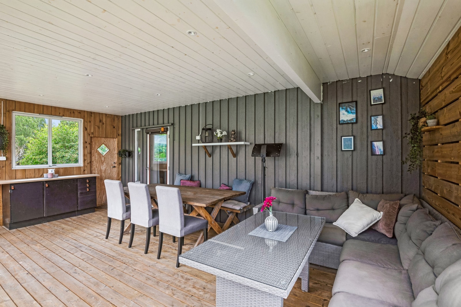 Verandaen har downlights i taket. Galleribilde