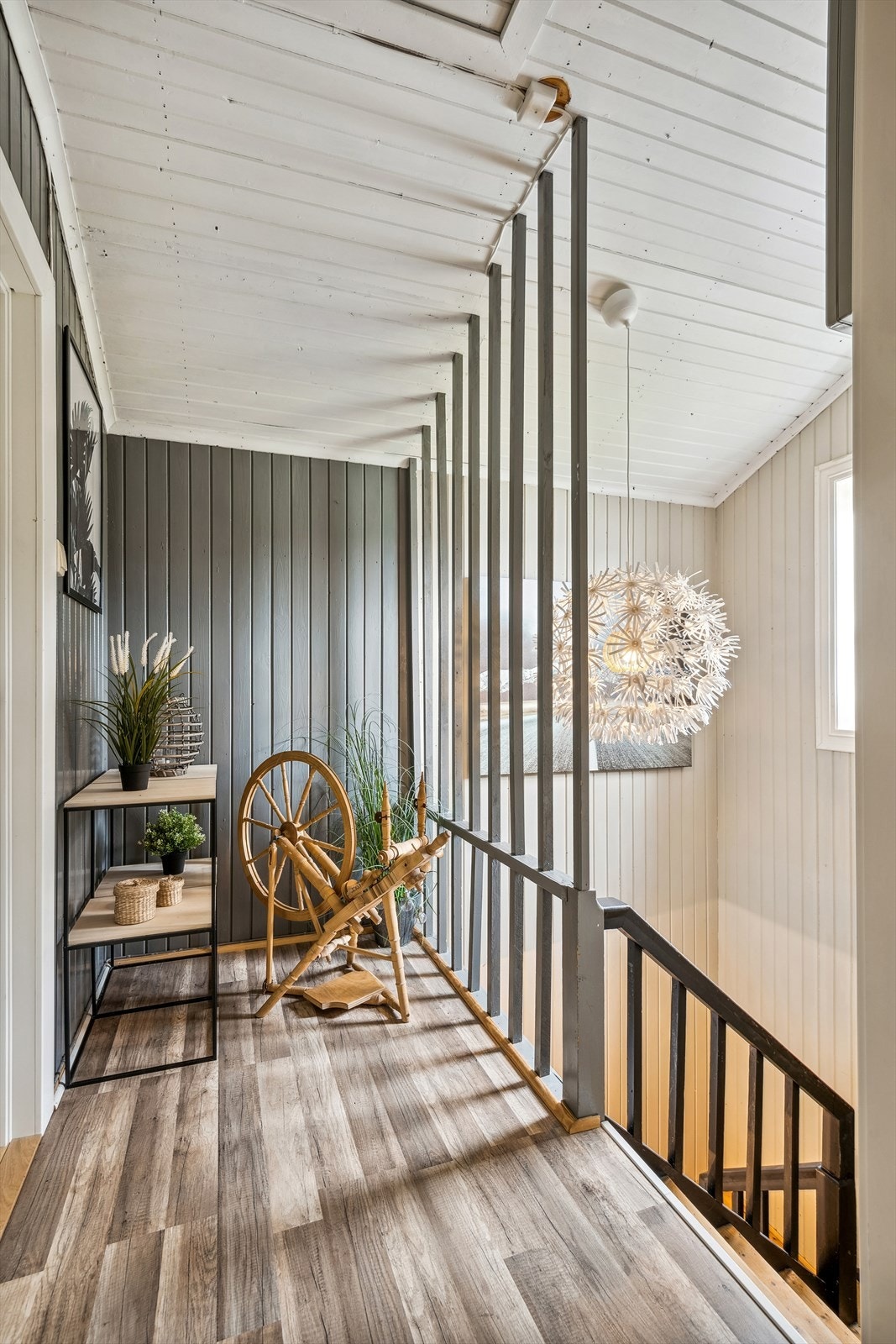 Trappegangen opp til 2. etasje. Galleribilde