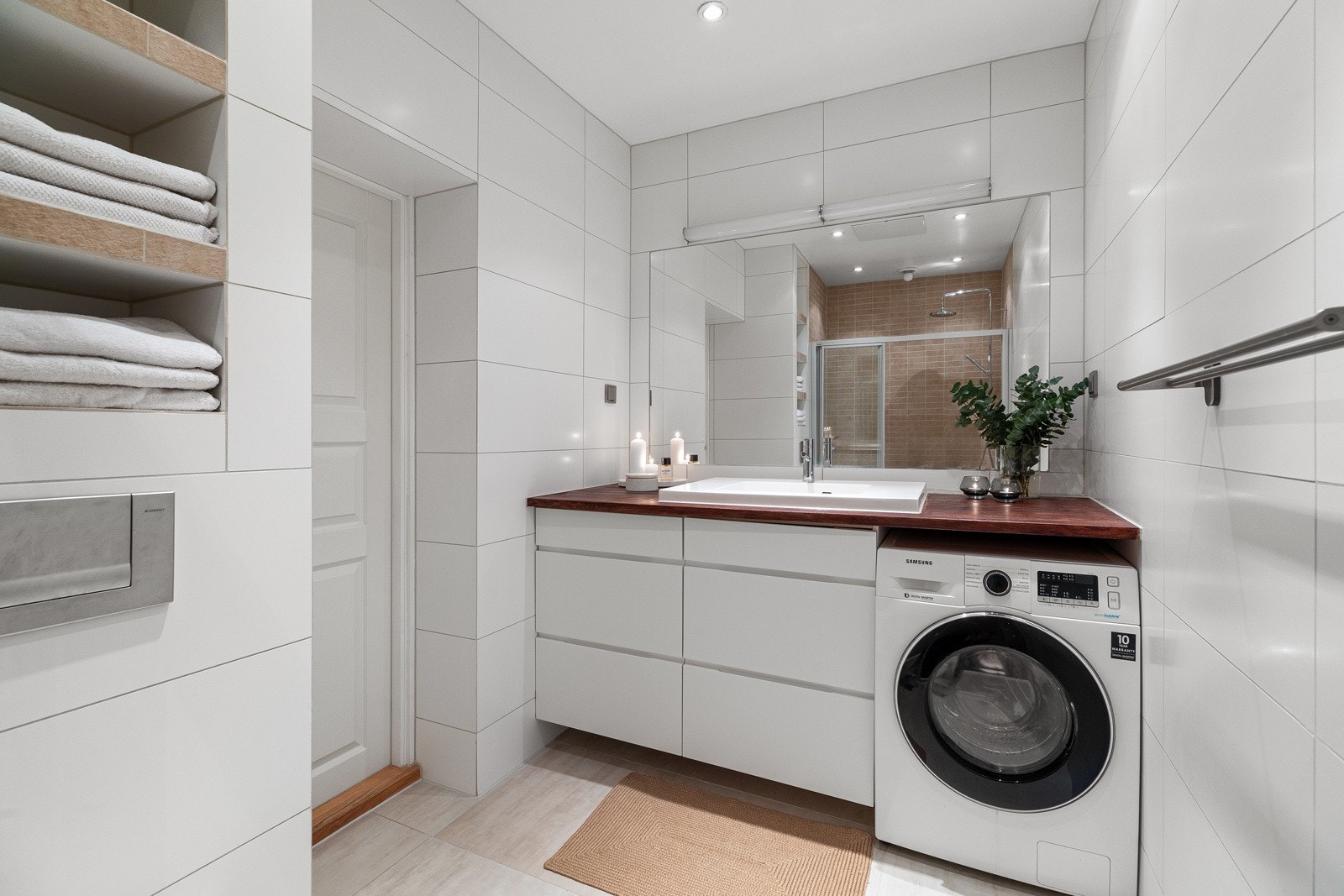 Det er opplegg for vaskemaskin på badet Galleribilde
