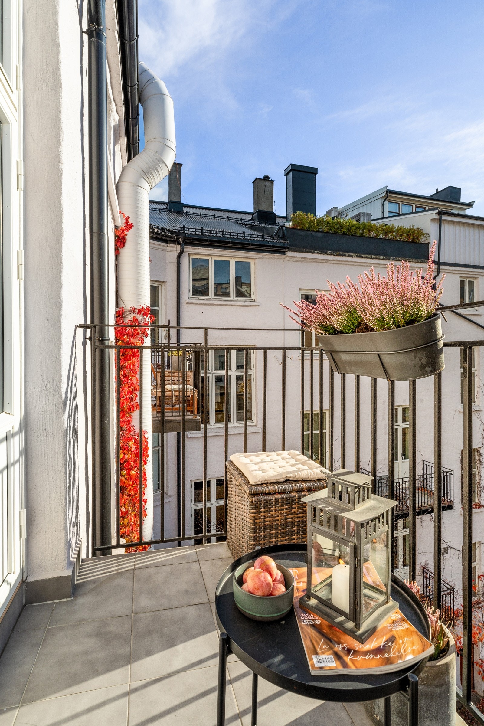 Det er rikelig med sol på balkongen med sol fra 11-20 sommerstid Galleribilde
