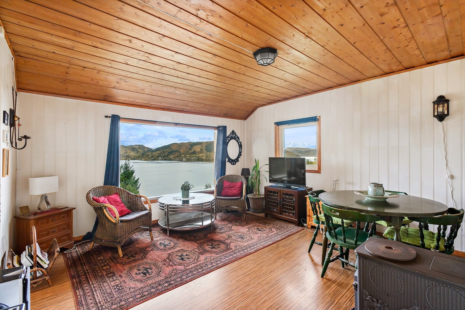 Vedovn for oppvarming på kalde dager. Galleribilde