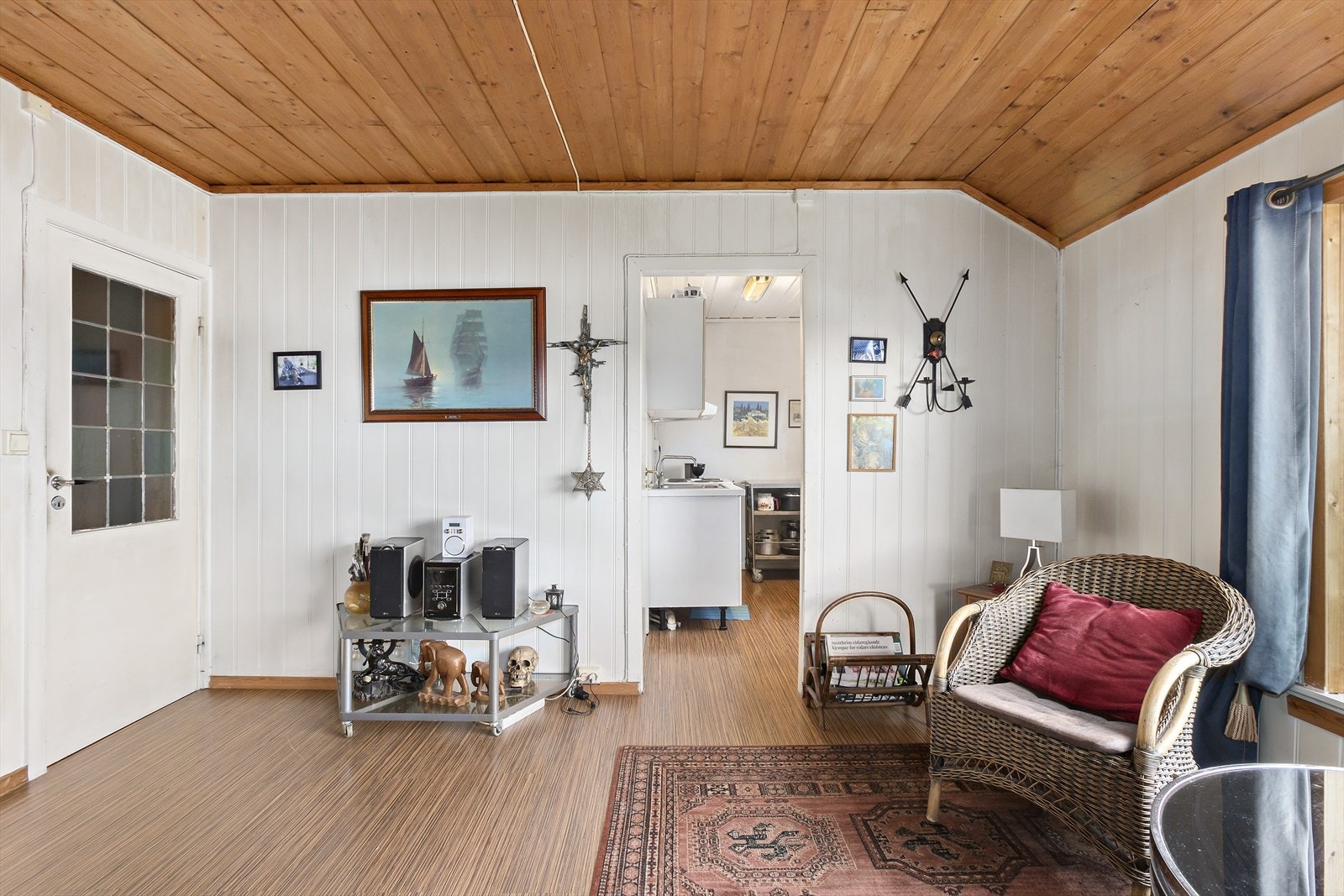 I umiddelbar tilknytning til stuen finner vi kjøkkenet. Galleribilde