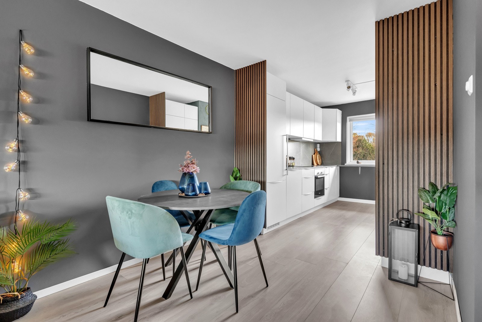 God plass til spisegruppe. Galleribilde