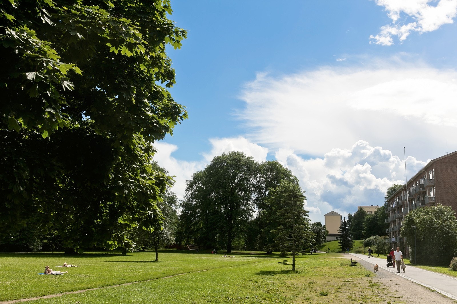 Rett nedenfor leiligheten ligger Bjølsendumpa, et herlig parkområde med store grøntområder. Galleribilde