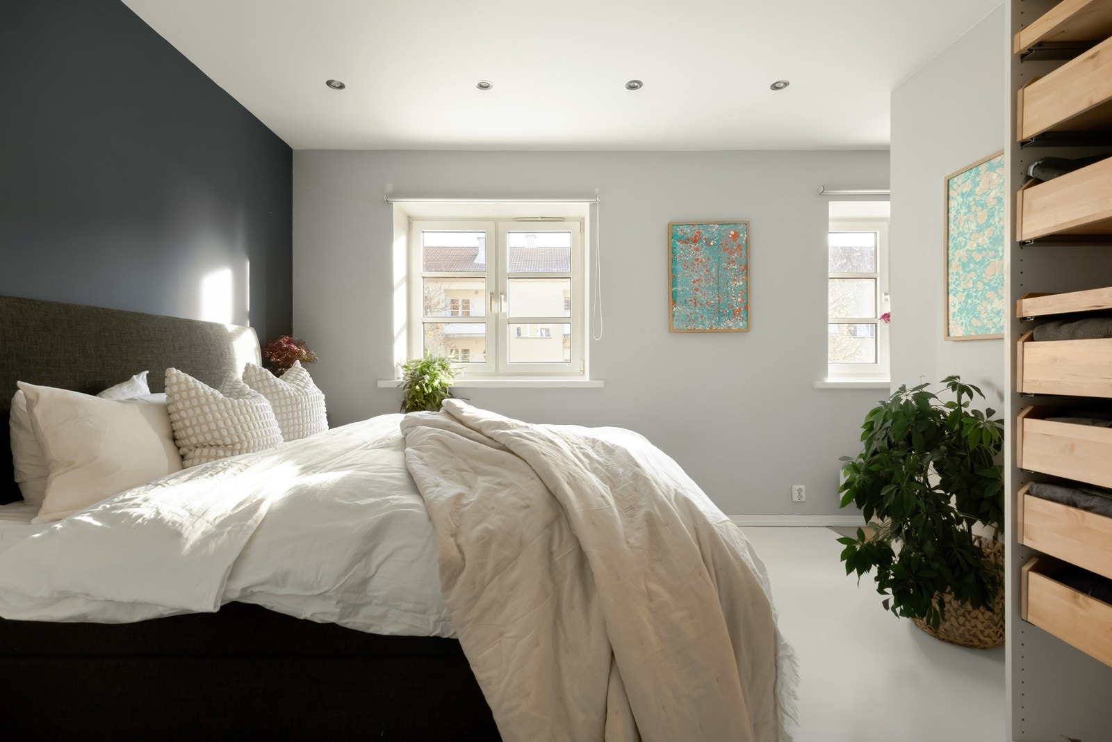 Rommet nærmest inngangspartiet benyttes i dag som hovedsoverom. Galleribilde