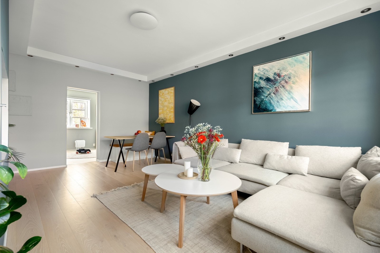 Vi tar turen tilbake inn i stuen. Galleribilde