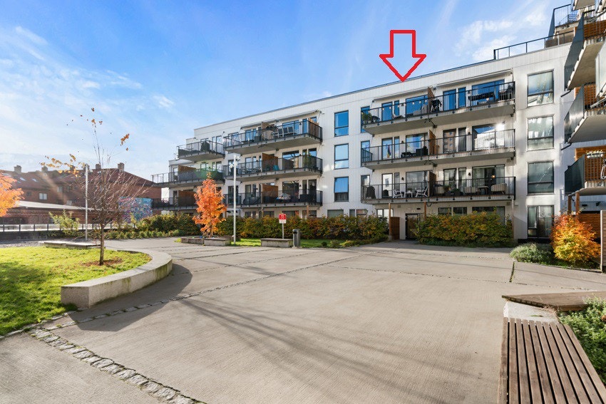 Leiligheten ligger i byggets 4. etasje Galleribilde