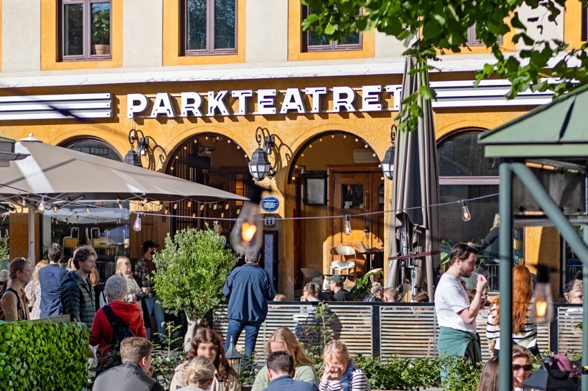 Grünerløkka er velkjent for sitt spennende og unike utvalg av vintagebutikker, søndagsmarkeder, mote, interiør, kaféliv, barer, restauranter, uteserveringer og frisører, det meste sentrert rundt hovedgatene Markveien og Thorvald Meyers gate. Galleribilde