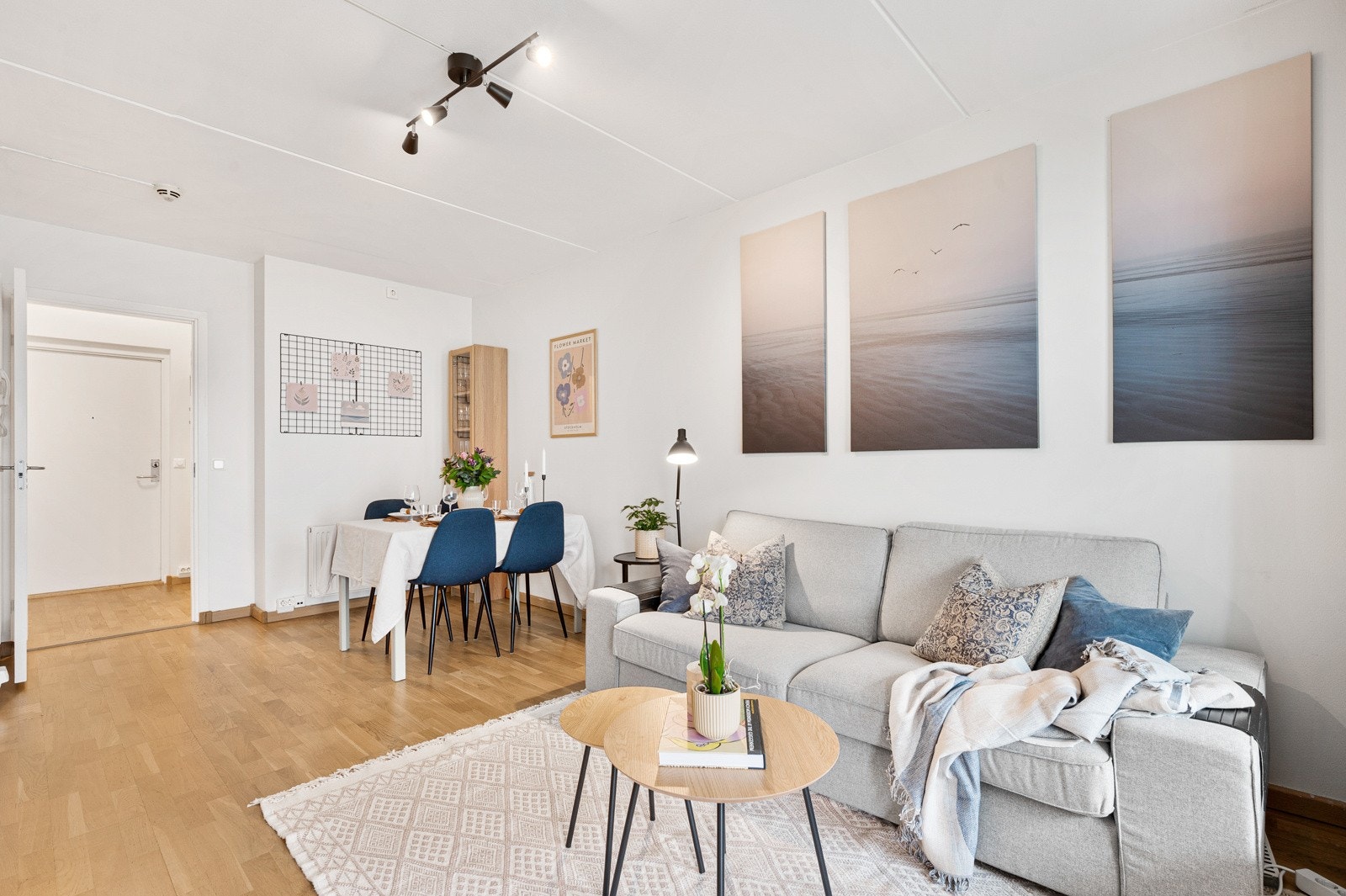 På gulv er det 3-stavs eikeparkett. Galleribilde