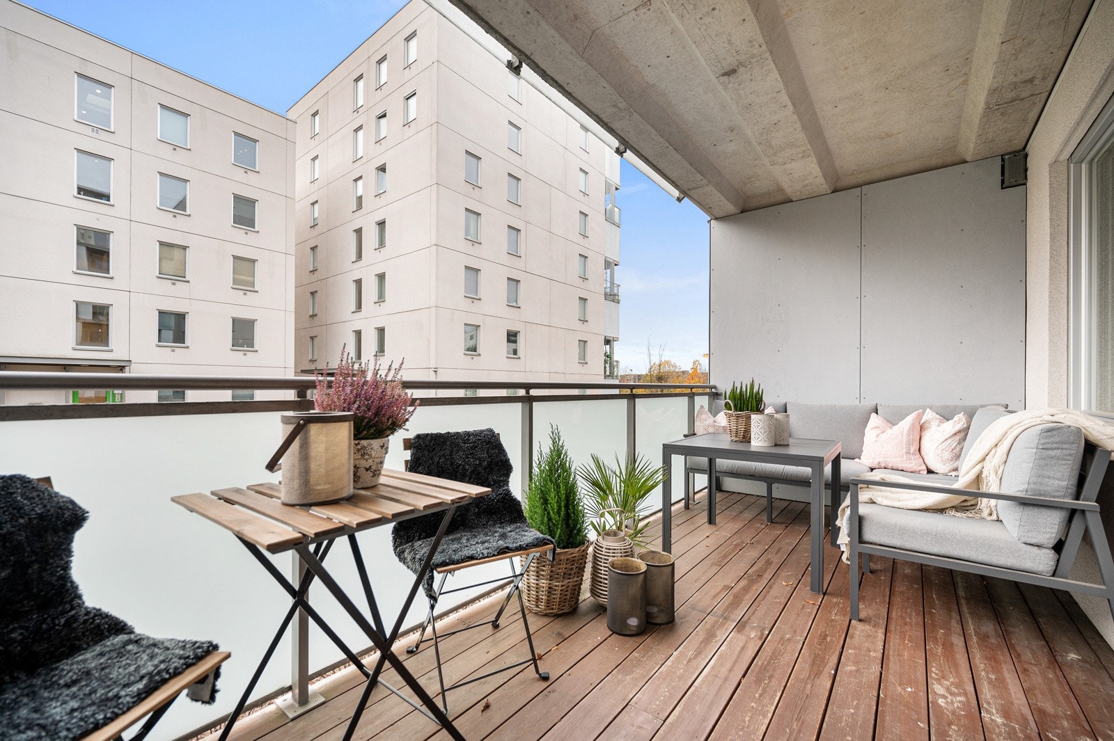 Innholdsrik bolig i bygg fra 2008, som byr på god størrelse på rommene, balkong på 10 kvm og gode oppbevaringsmuligheter. Galleribilde