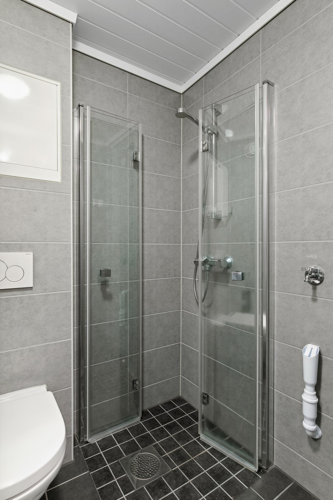 Flislagt bad med varmekabler som ble oppgradert i regi av borettslaget i 2018 Galleribilde