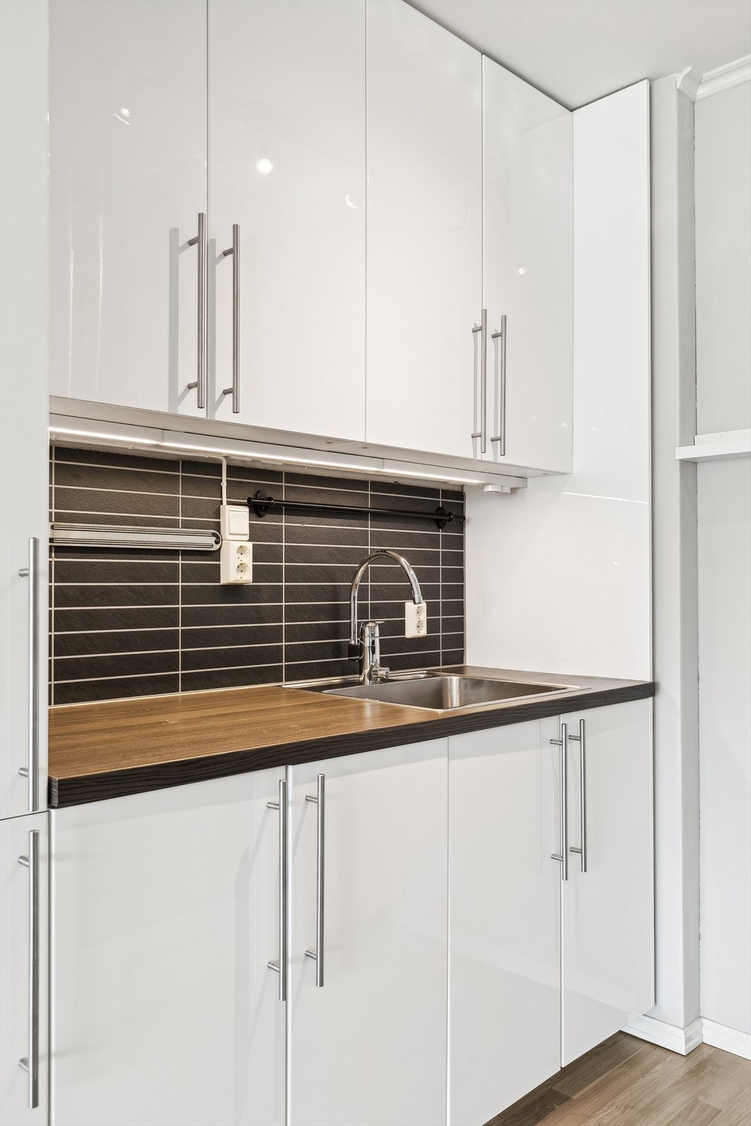 Hvit høyglans innredning Galleribilde