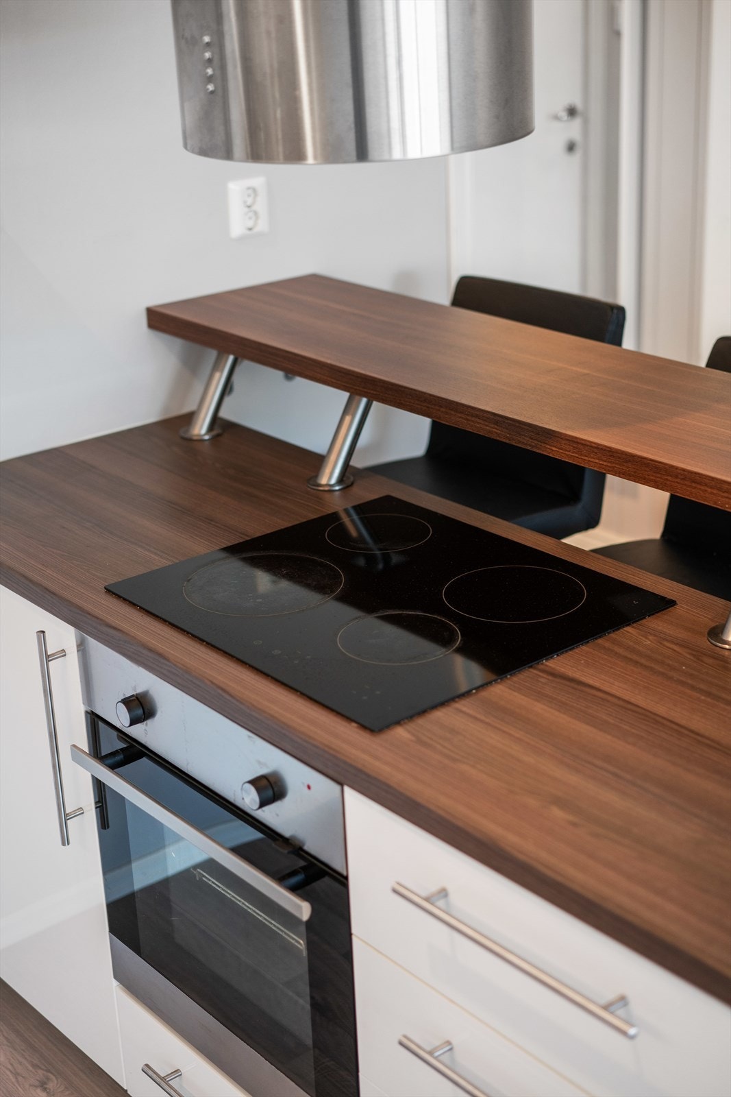 Praktisk kjøkkenøy med barløsning Galleribilde