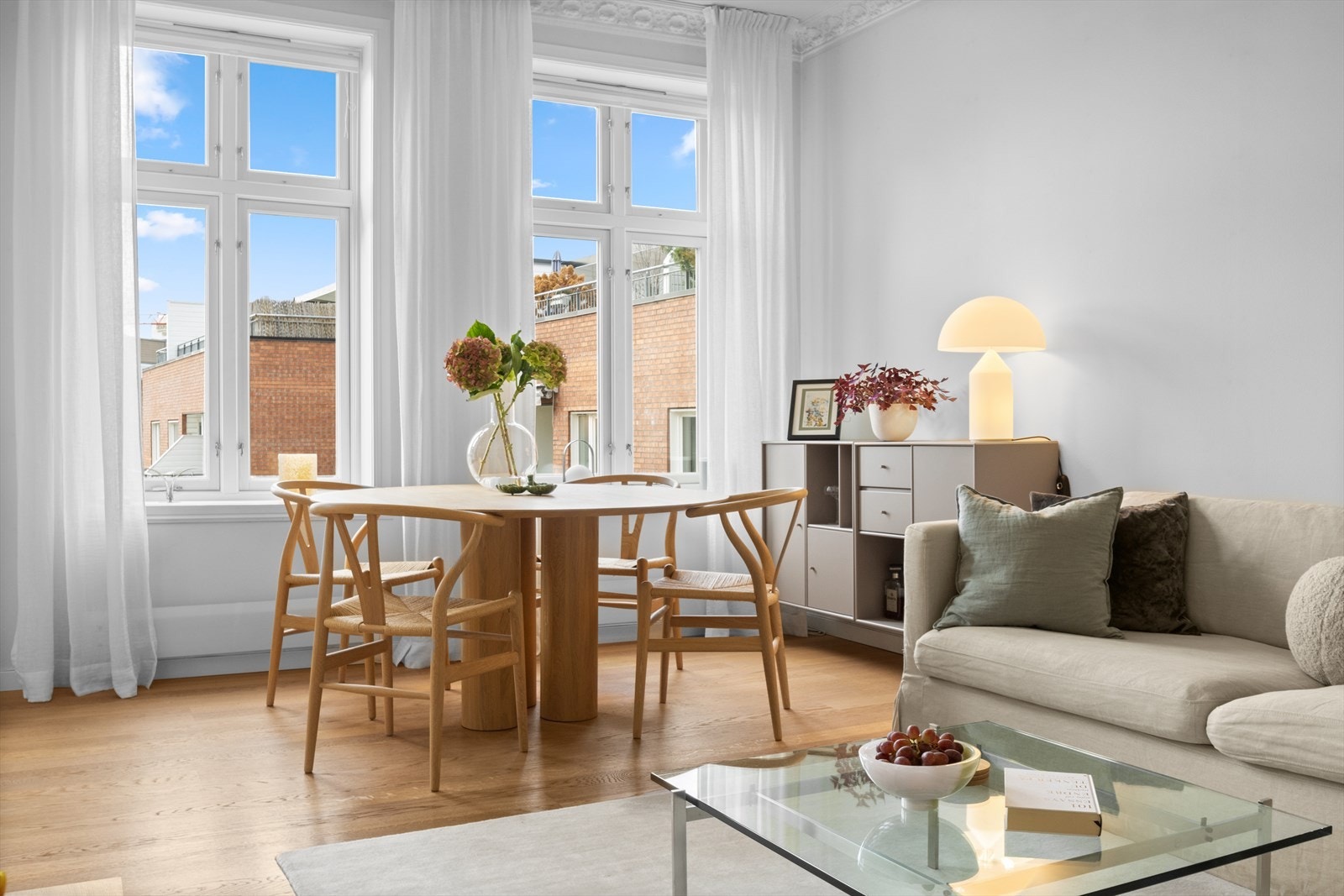 Leiligheten oppleves som usjenert og med lys og fin atmosfære. Galleribilde