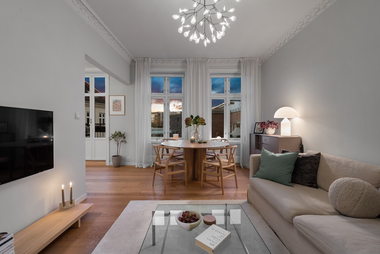 Velkommen til Nedre Skøyen vei 18A, presentert av Fredrik Langsø ved Nordvik Bygdøy allé. Galleribilde