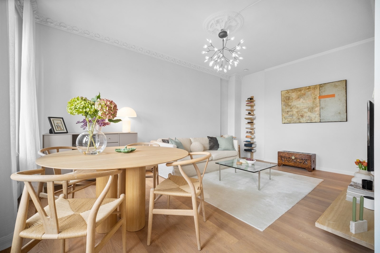 Det er pipeløp i stue med mulighet for å installere peis. Galleribilde