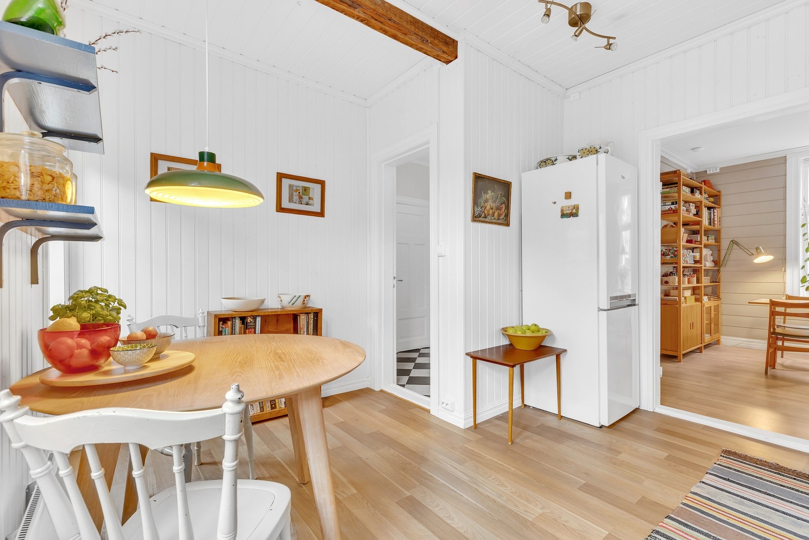 Med et kjøkken målt til 11,7 kvm har du godt med plass til å etablere både spisebord og annet ønskelig møblement. Galleribilde