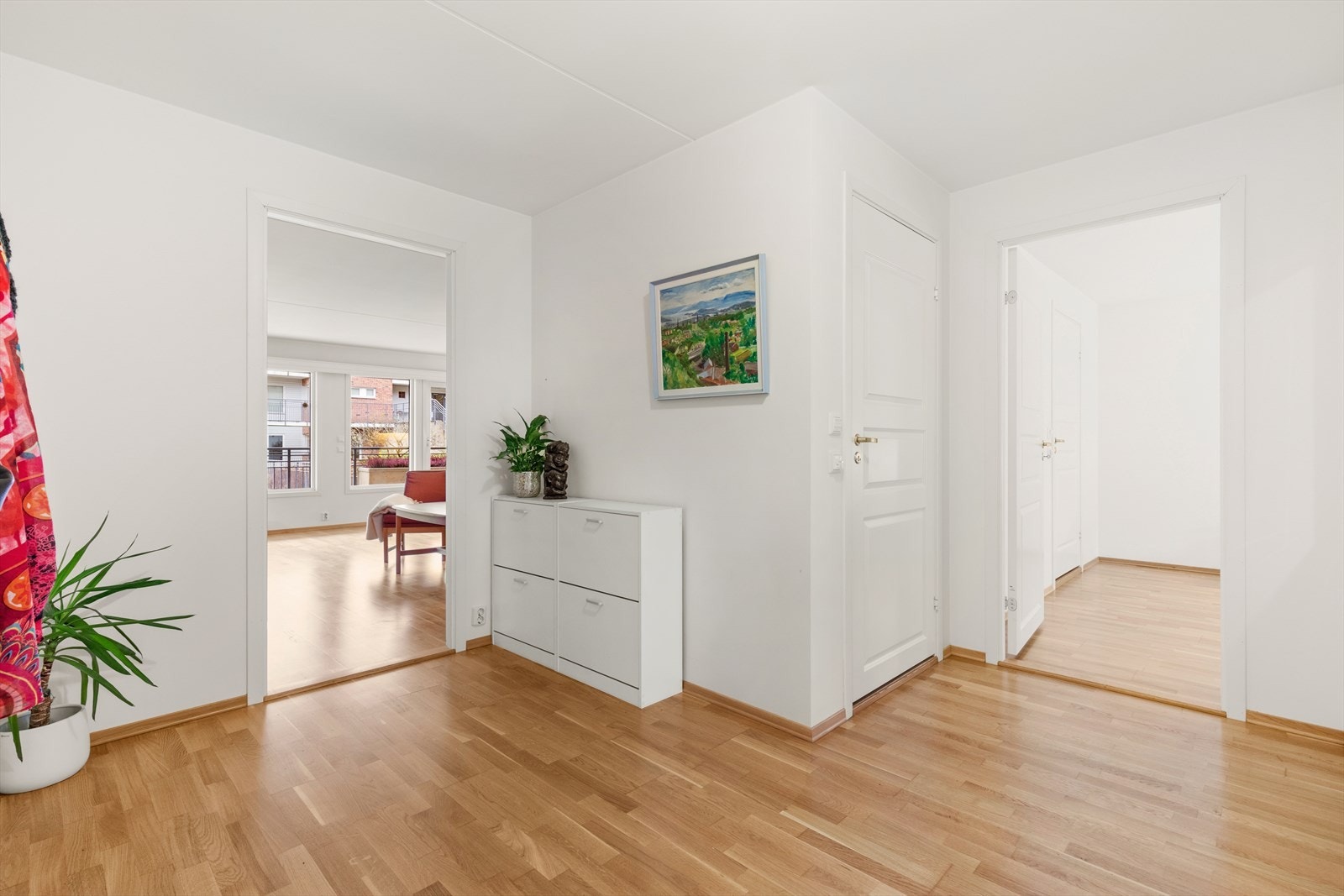 Entré sett mot bad 1 og hovedsoverom Galleribilde