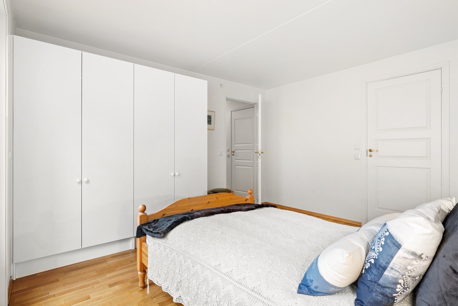 Stort hovedsoverom med eget bad Galleribilde