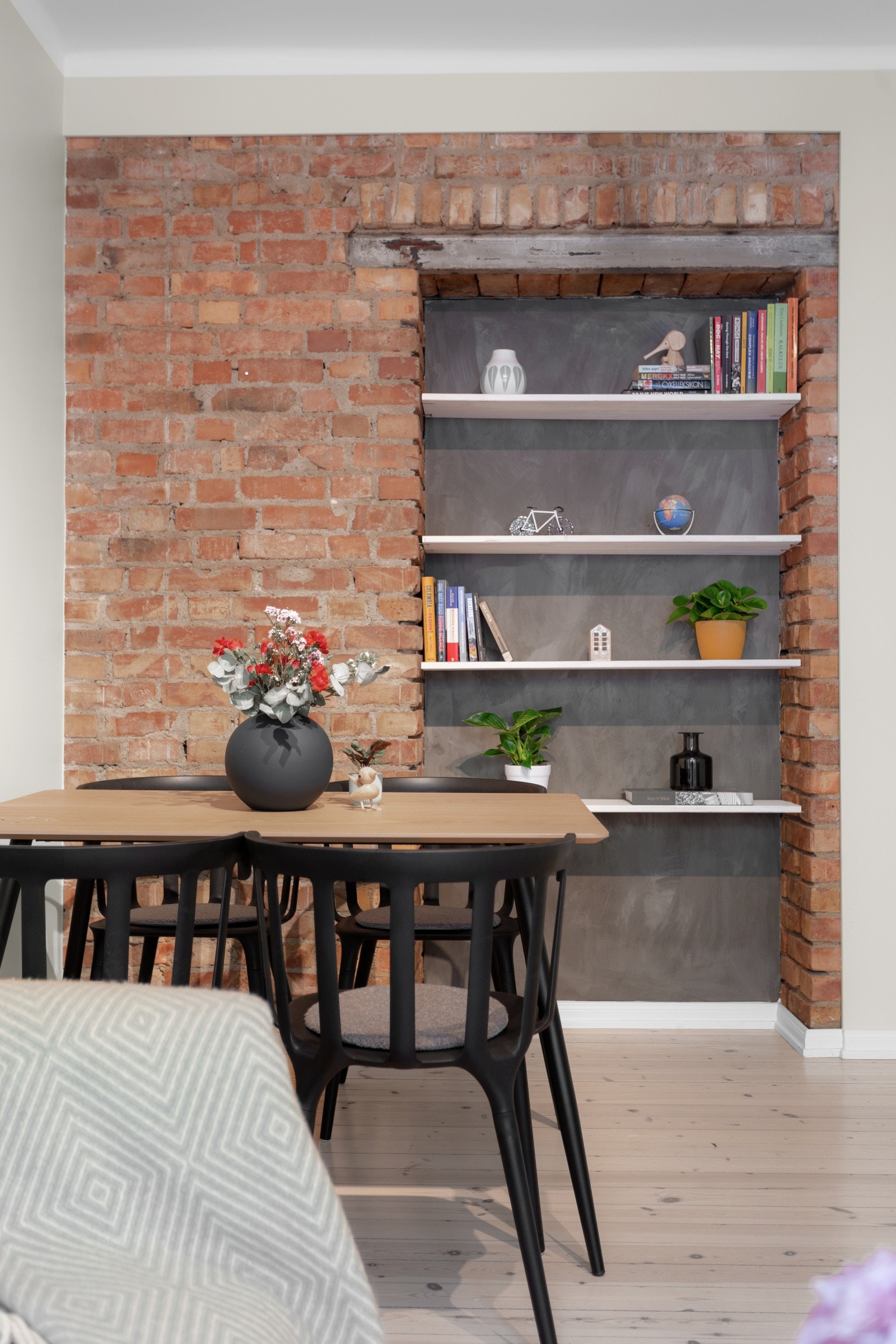 Boligen har en god kombinasjon av bevarte materialer og moderne stil. Galleribilde