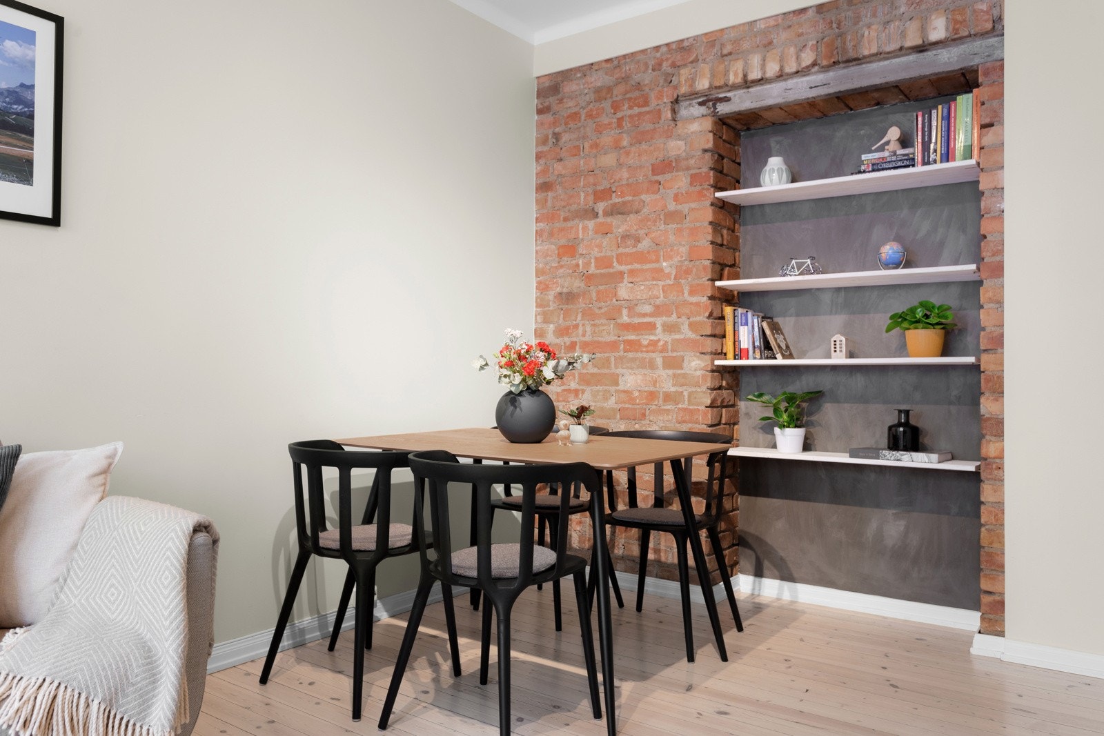 Klassiske detaljer som teglstein gir en unik sjarm. Galleribilde