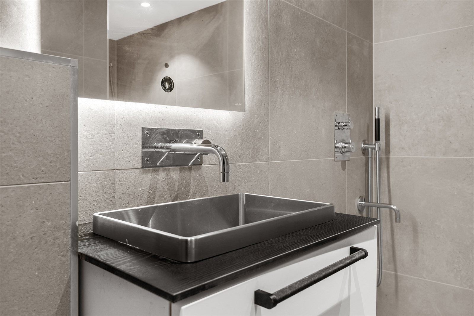 Speil med belysning. Galleribilde