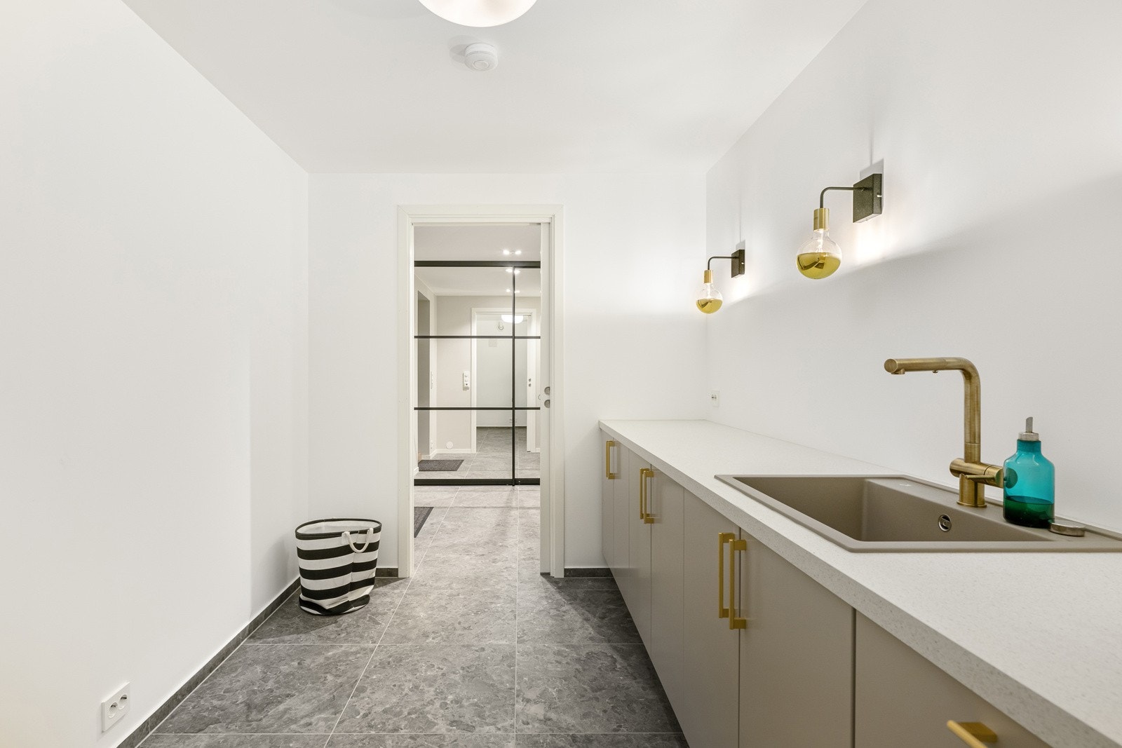 Vaskerom Galleribilde