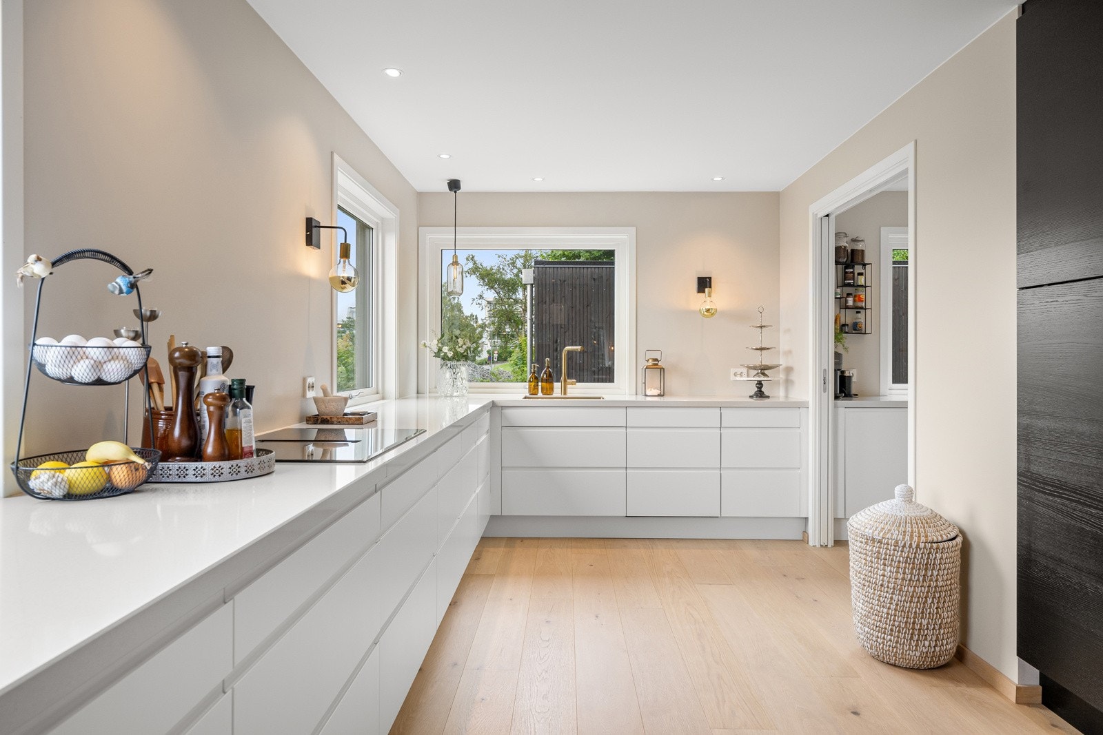 Mye benkplass og skapplass Galleribilde