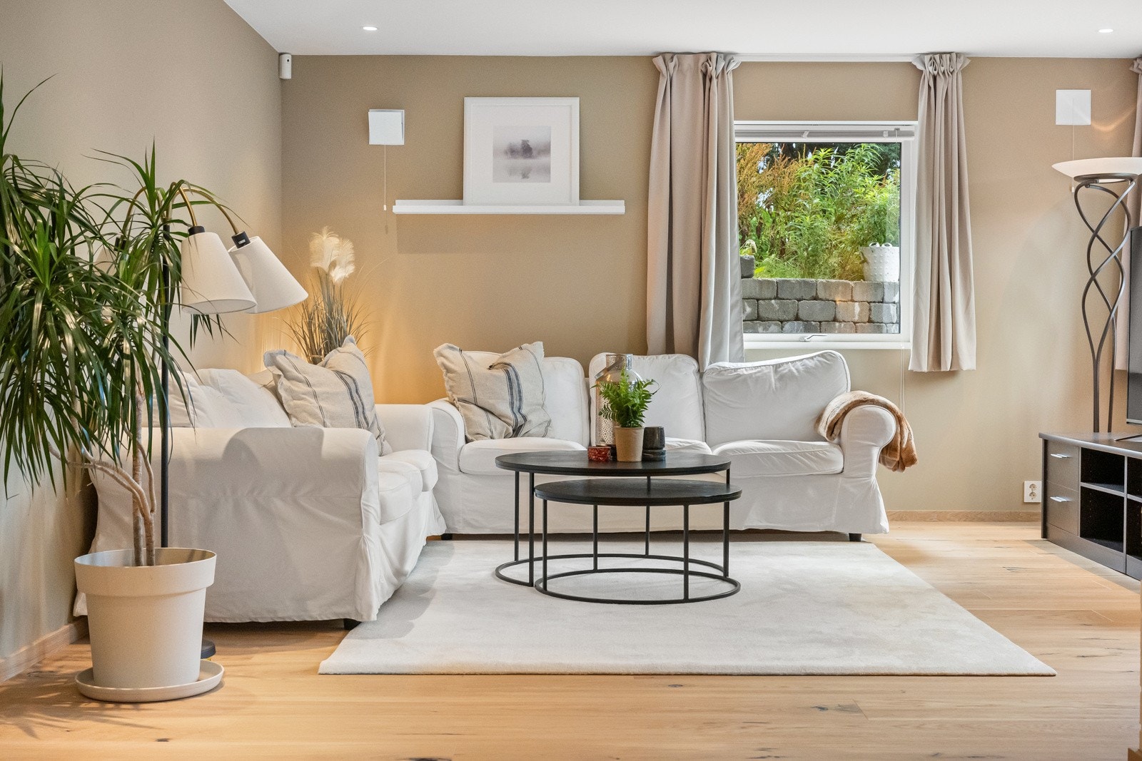 Stor og lys stue Galleribilde