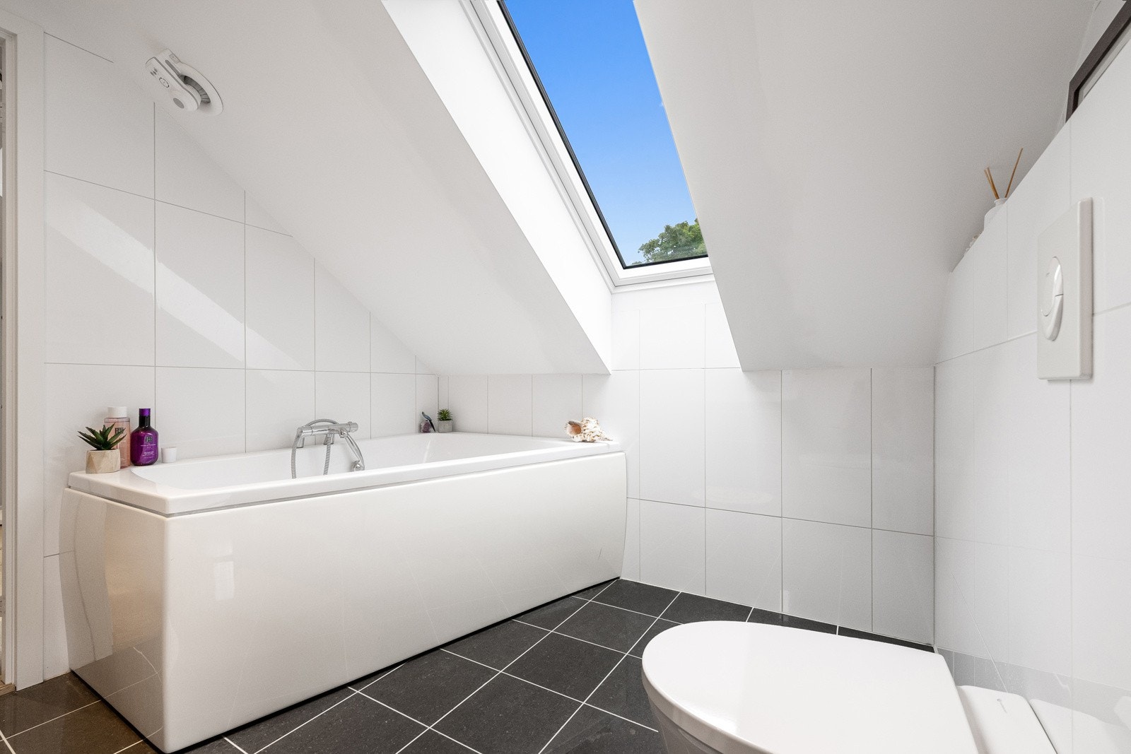 Flott flislagt baderom Galleribilde