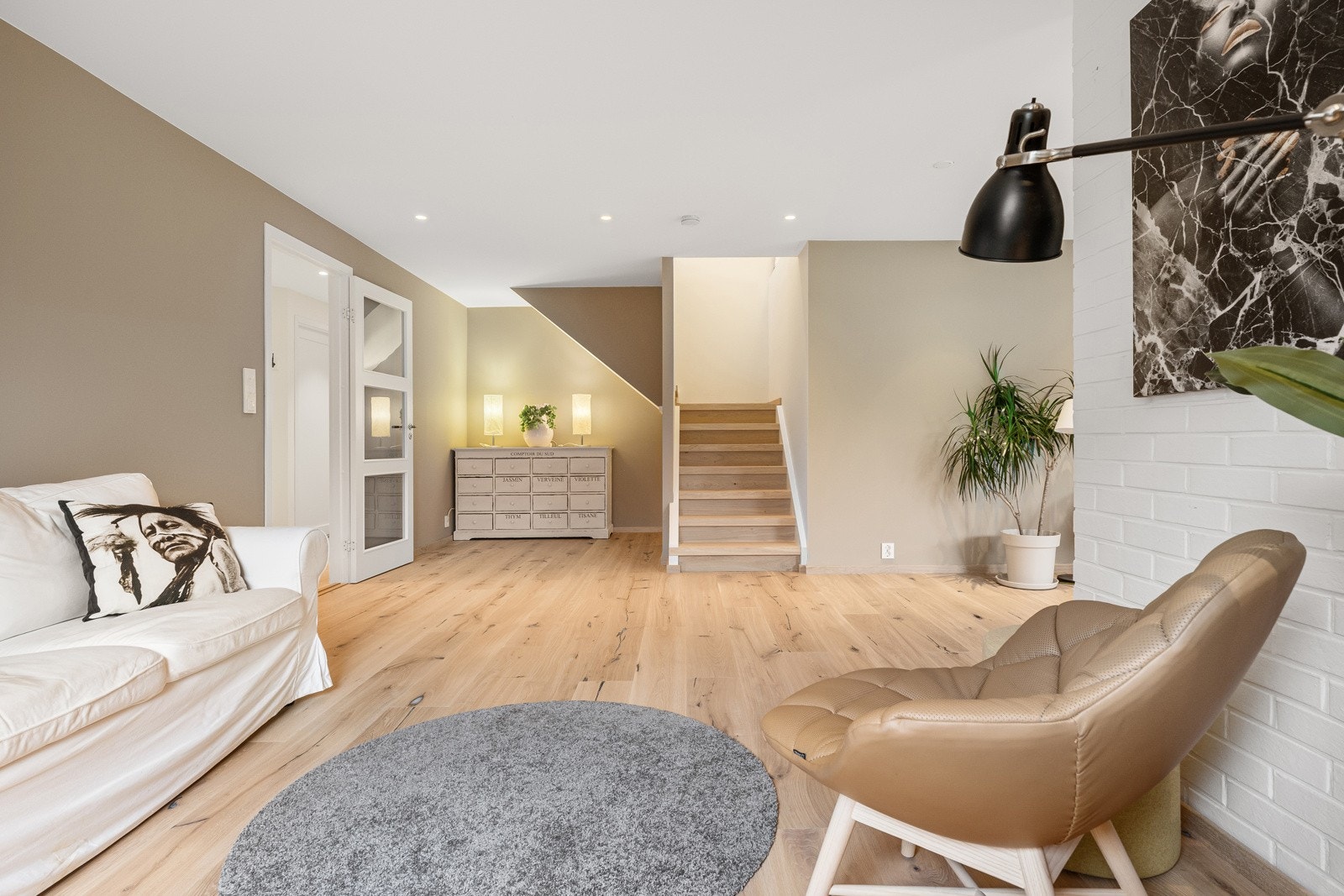 Stor og lys stue Galleribilde