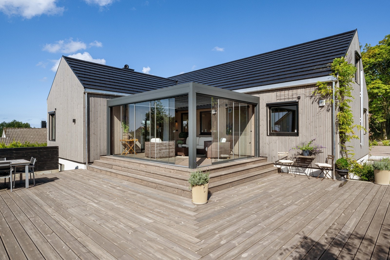 Uteområde + fasade Galleribilde