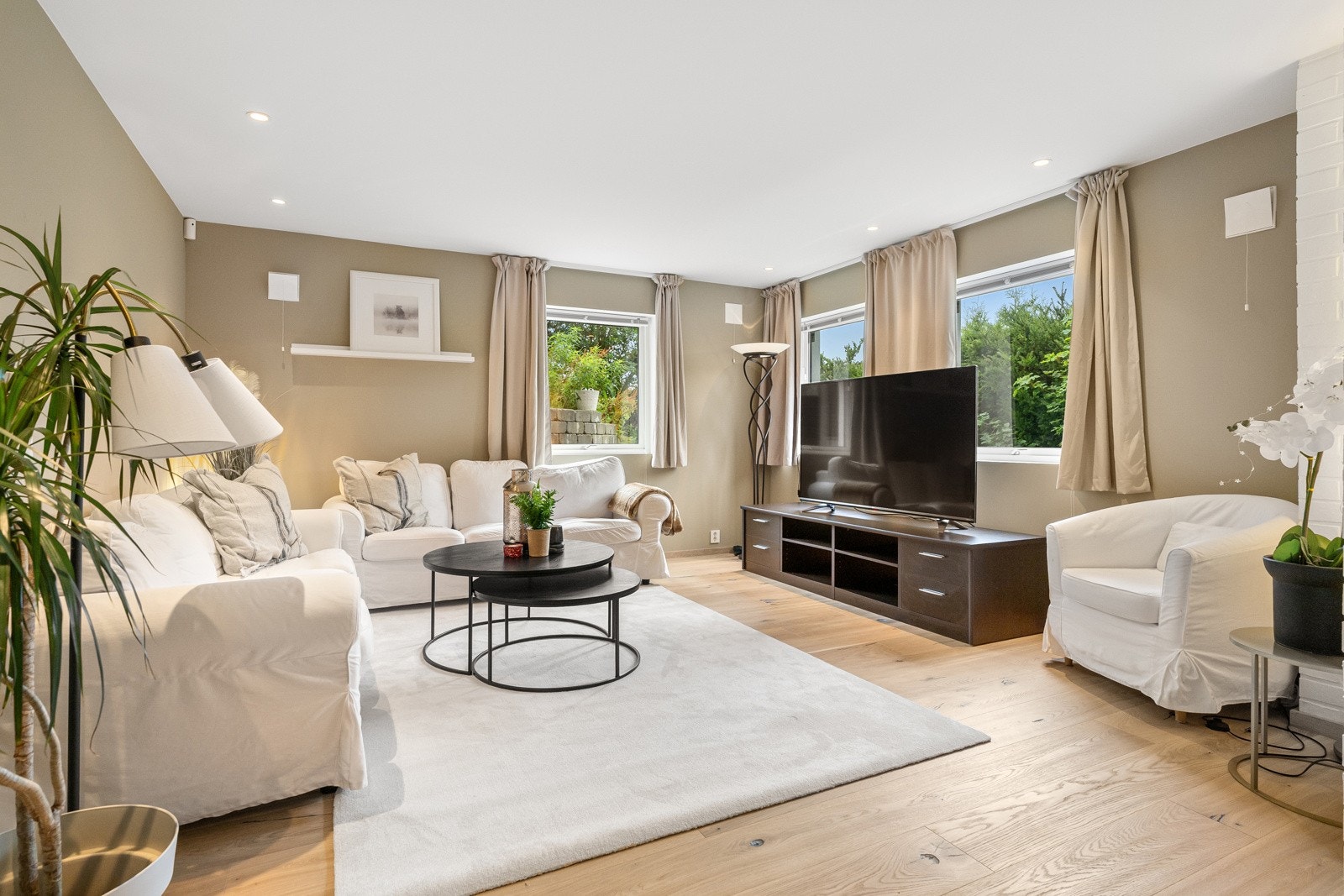 Stor og lys stue Galleribilde