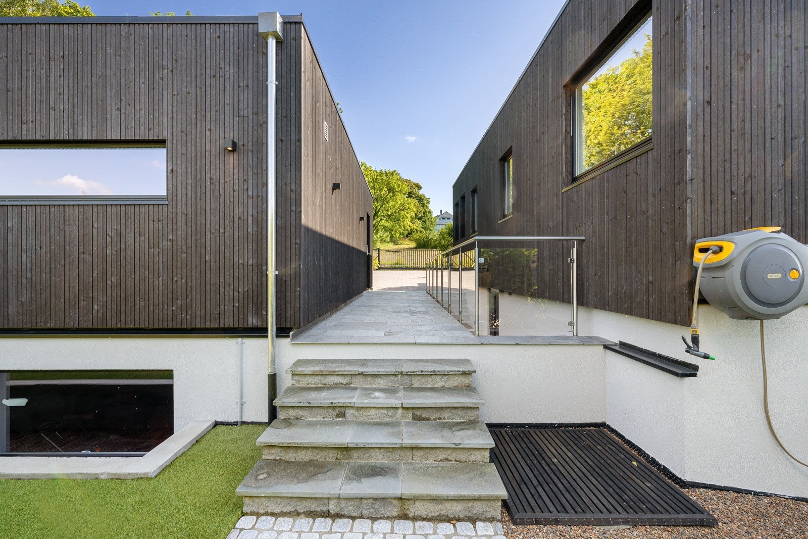 Garasje / bolig Galleribilde