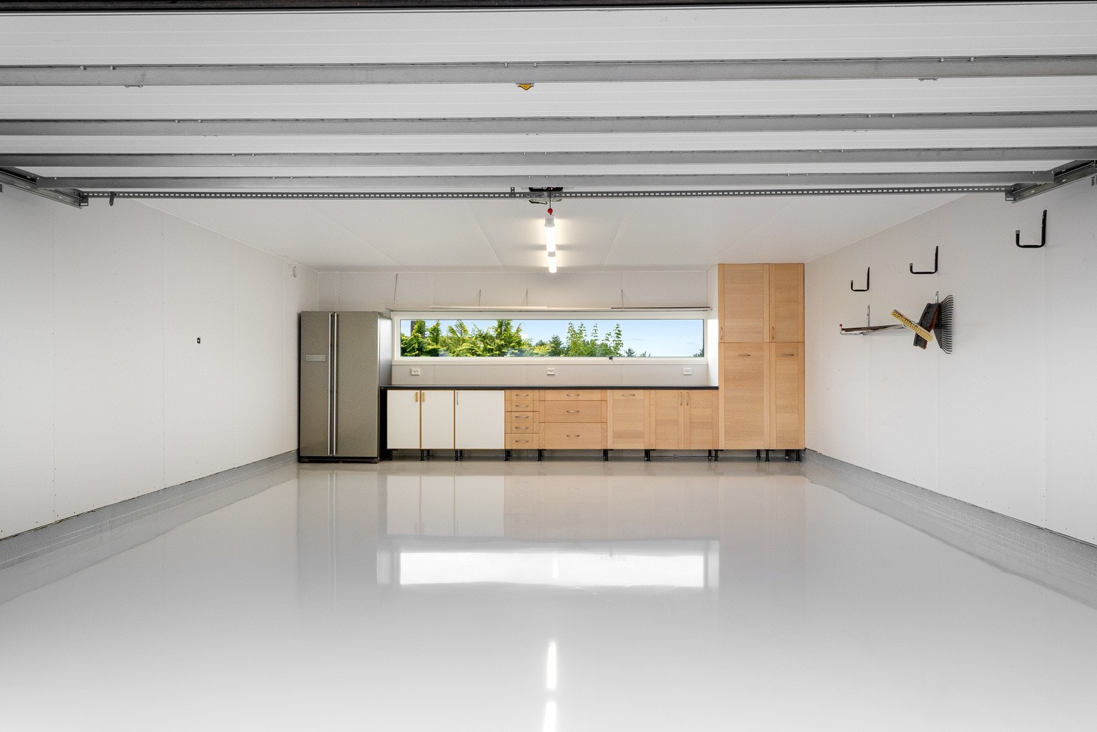 Stor dobbel garasje. Epoxy på gulv. Opplegg for ellbillader Galleribilde