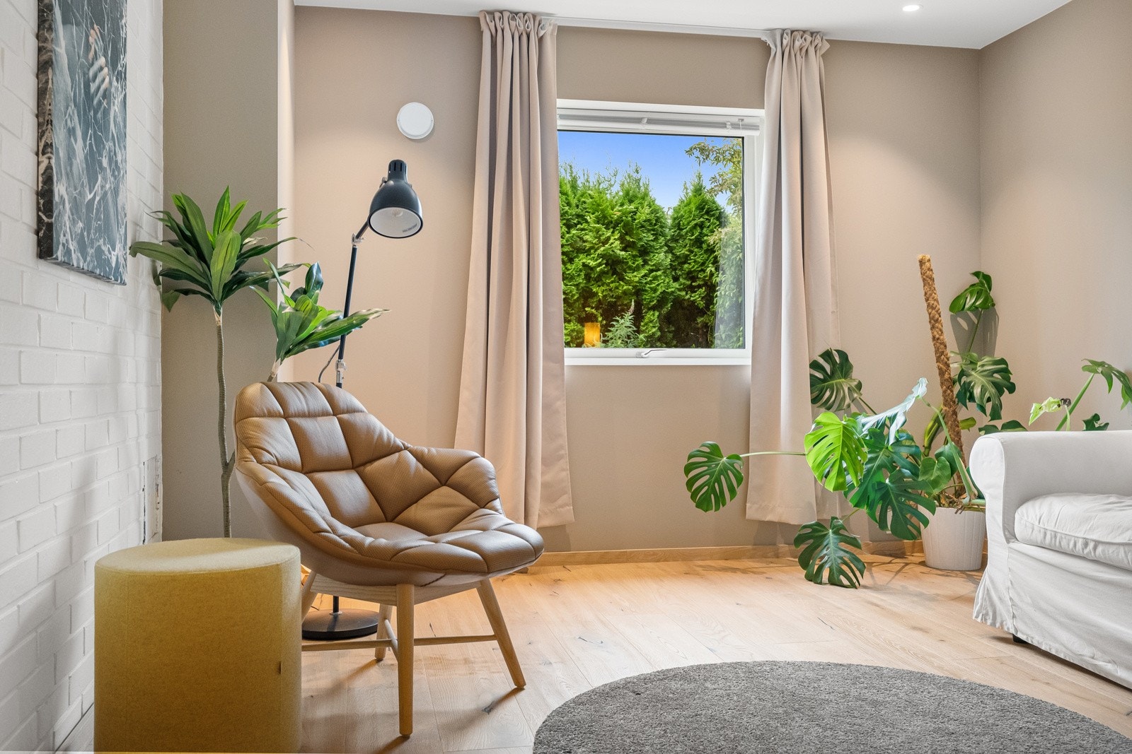 Stor og lys stue Galleribilde