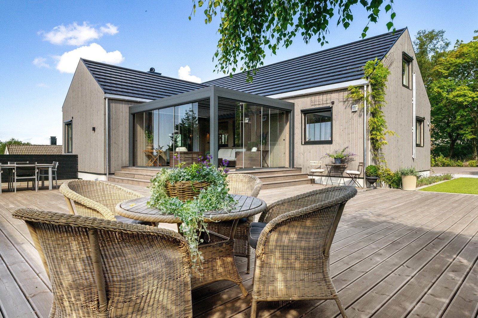 Uteområde + fasade Galleribilde