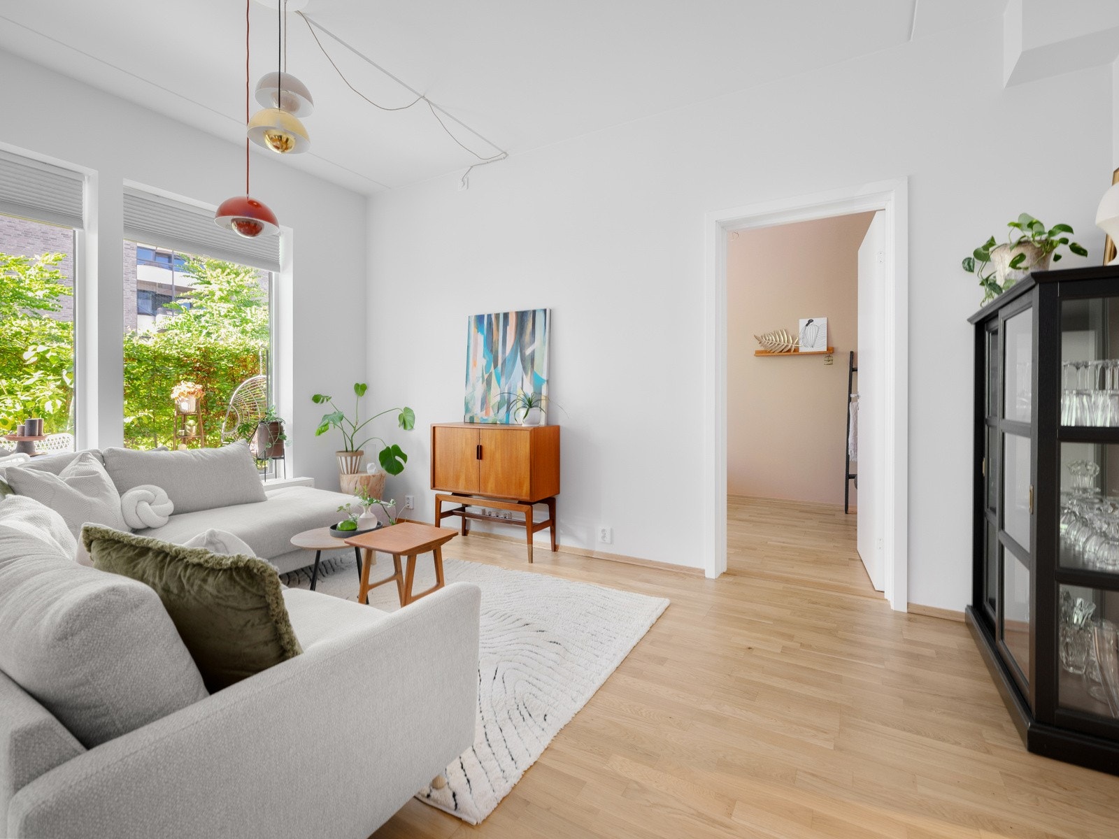 Boligens sosiale sone er lys og delikat. Galleribilde