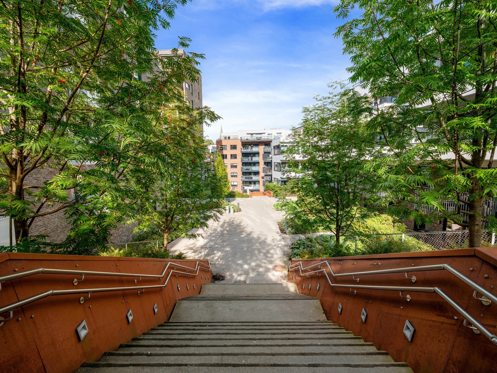 Området ligger rolig tilbaketrukket mellom Ekeberg og Vålerenga og er flott opparbeidet med parkmessig preg. Galleribilde