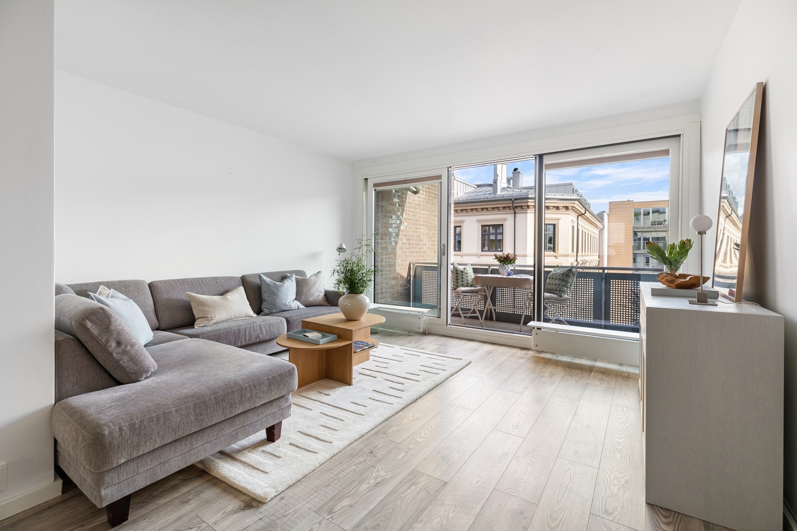Privatmegleren Aksept v/Guri Leinæs har gleden av å ønske velkommen til Hansteens gate 3! Galleribilde