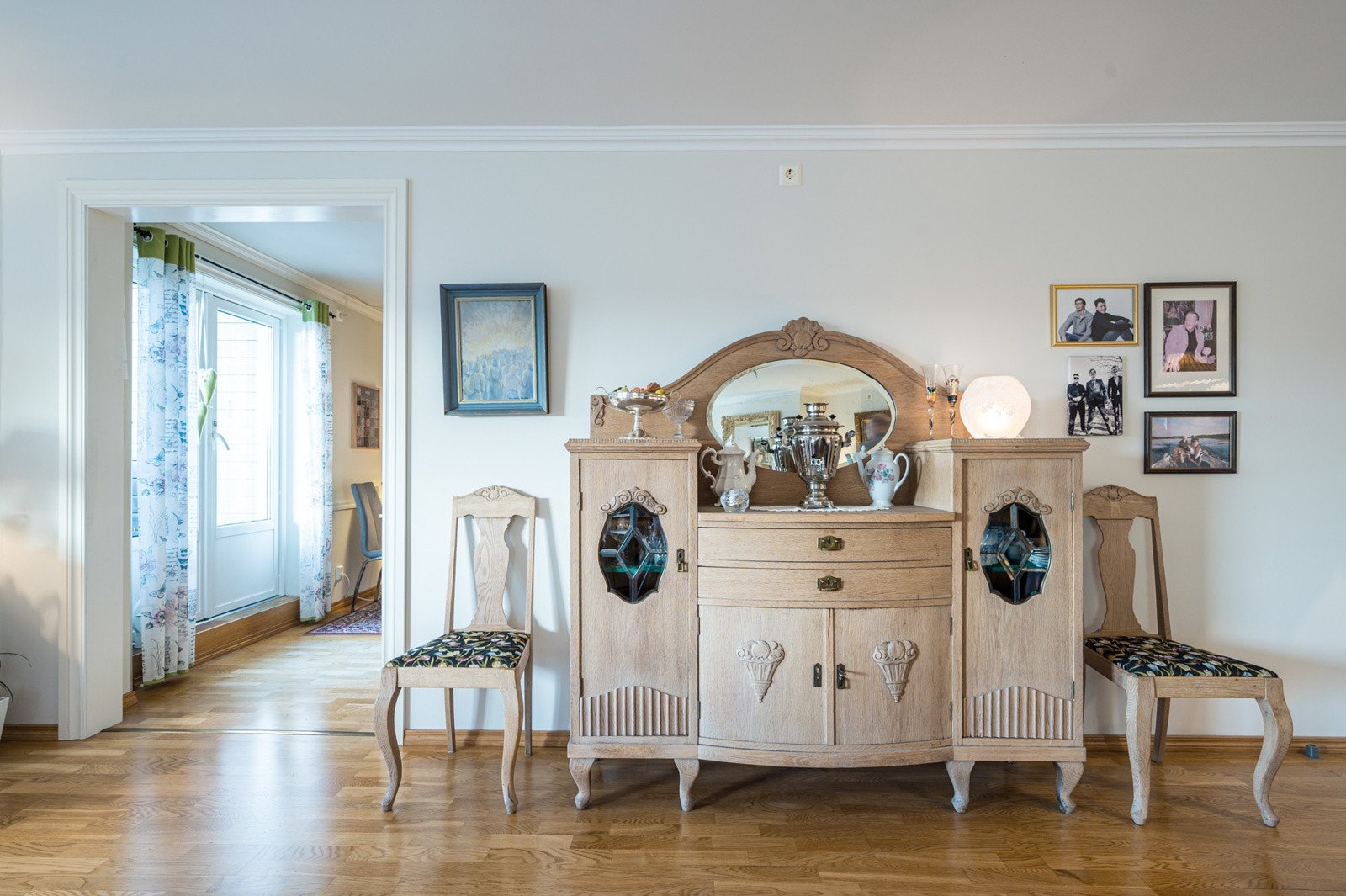 Fra stuen mot kjøkkenet Galleribilde