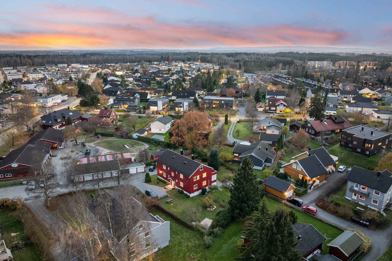 Det er gangavstand til Ski sentrum, som tilbyr et bredt utvalg av forretninger, servicetilbud og offentlig kommunikasjon Galleribilde